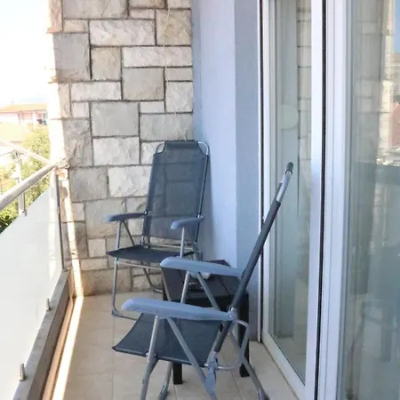 Mateo Apartment Split